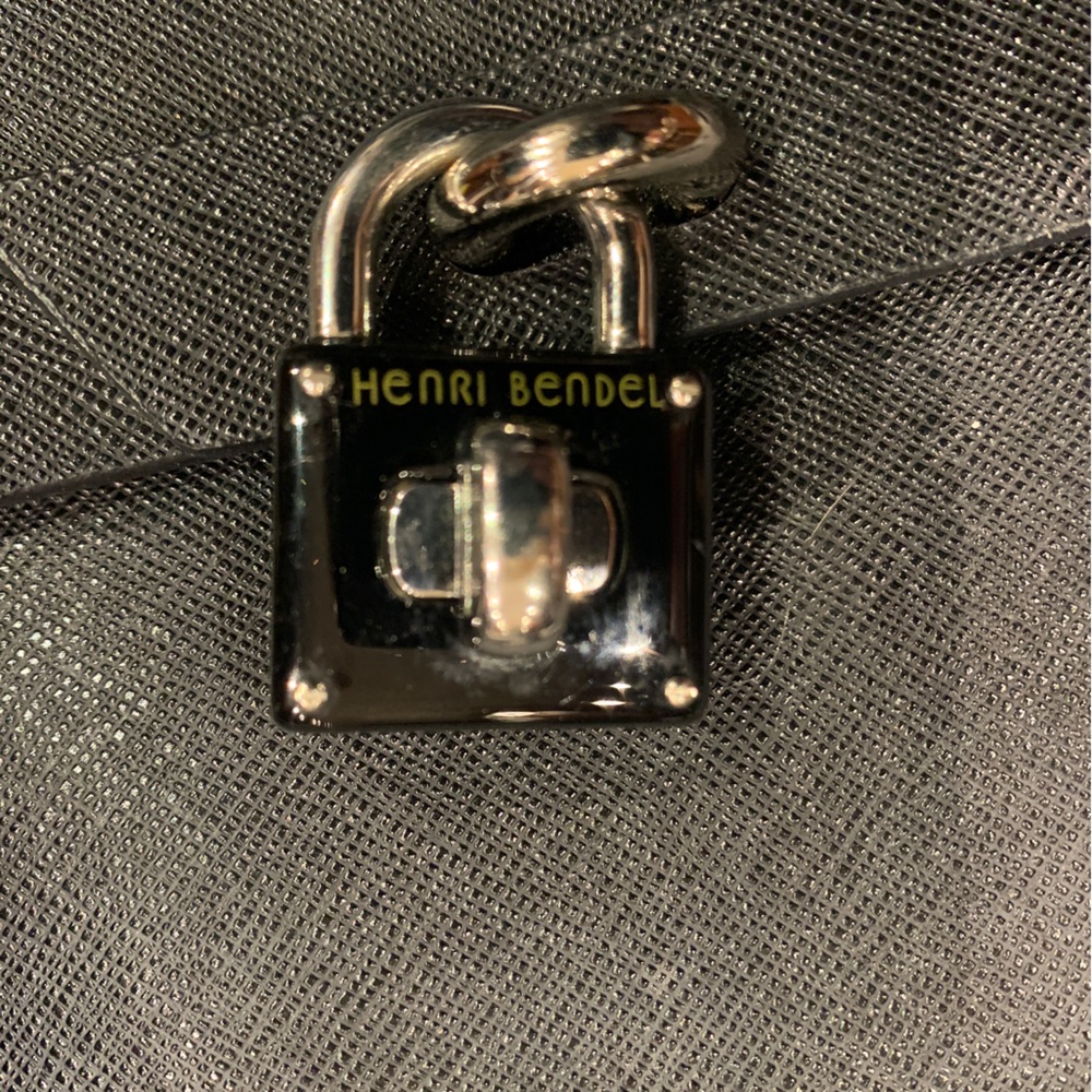 Henri Bendel large quilted jet setter - Picture 9 of 9